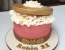 Feesttaarten - Hoedendoos met gouden deksel ruffles en fotoprint Robin
