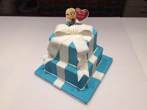 Feesttaarten - Stapeltaart Tiffany met Minion als topper voor Soof