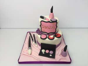 Feesttaarten - Stapeltaart luxe make-up Ghazal