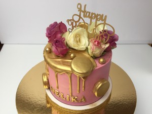 Drip Cake - Gouden drip verse bloemen Melika Drip Cake - Gouden drip verse bloemen Melika