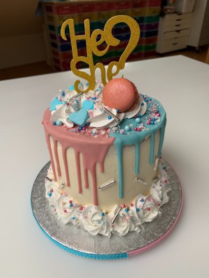 Drip Cake - Gender reveal dripcake