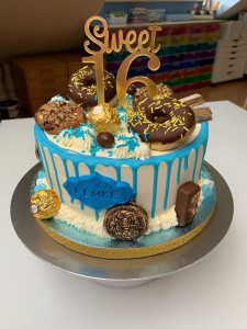 Drip Cake -Sweet 16 blauwe drip Femke Drip Cake -Sweet 16 blauwe drip Femke