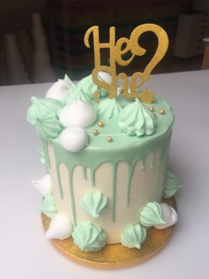 Drip Cake - Gender reveal drip cake met licht groene drip Drip Cake - Gender reveal drip cake met licht groene drip