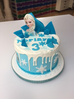 Drip Cake - Frozen drip cake met ijsschotsen van suiker Drip Cake - Frozen drip cake met ijsschotsen van suiker