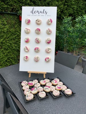 Cupcakes - Bruidsdonuts passend bij de bruidstaart Cupcakes - Bruidsdonuts passend bij de bruidstaart