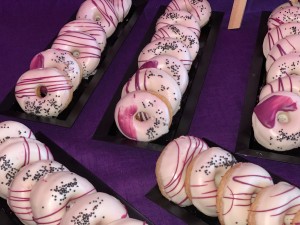 Cupcakes - Bruidsdonuts passend bij bruidstaart Cupcakes - Bruidsdonuts passend bij bruidstaart