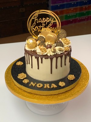 Drip Cake - Drip cake Nora met choco drip, Ferrero Rocher, Drip Cake - Drip cake Nora met choco drip, Ferrero Rocher,
