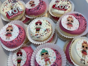 Cupcakes - LOL donuts Cupcakes - LOL donuts