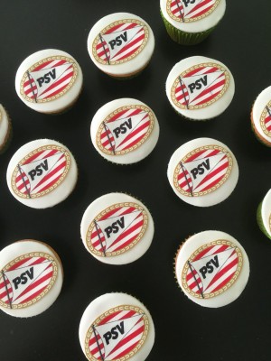 Cupcakes - PSV donuts met eetbare print Cupcakes - PSV donuts met eetbare print