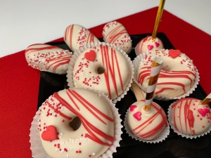 Cupcakes - Donuts Valentijn cakepops cakesicles Cupcakes - Donuts Valentijn cakepops cakesicles