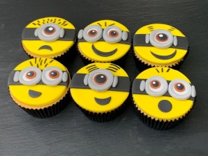 Cupcakes - Minion cupcakes Cupcakes - Minion cupcakes