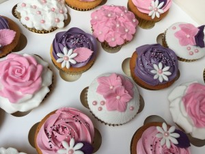 Cupcakes - Cupcakes in wit roze paars Cupcakes - Cupcakes in wit roze paars
