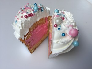 Cupcakes - Gender reveal cupcake Cupcakes - Gender reveal cupcake