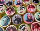 Cupcakes - Donuts en cupcakes met eetbare fotos van cosplayer @Cuteycosplay