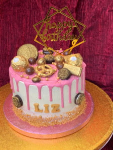 Drip Cake - Dripcake Liz met roze drip Drip Cake - Dripcake Liz met roze drip