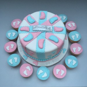 Zakelijk - Taart met cupcakes voor 90.000e inwoner van Helmond. Zakelijk - Taart met cupcakes voor 90.000e inwoner van Helmond.