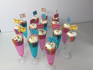 Cupcakes - Mini cupcakes in champagneglas schooltraktatie